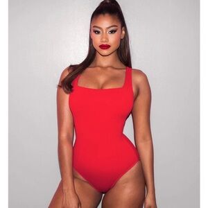 TA3 Squarey Red Small/Short